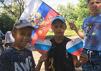 «Под флагом России»: патриотический час